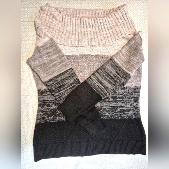 Sweaters - NewYork & Co. Women's Multicolor Sweater